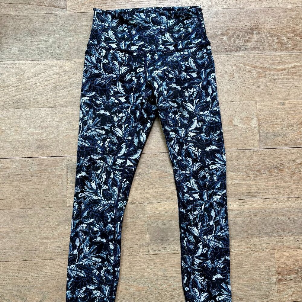 Lululemon Wunder Under High Rise Tight 28", Size 4, Black/Blue/White Pattern